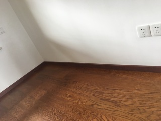 套装门、踢脚线安装