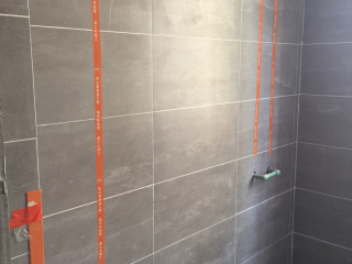 厨房、卫生间墙砖施作