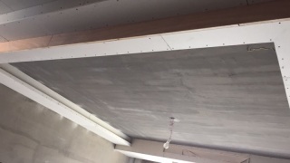 现场背景墙及隔墙施作