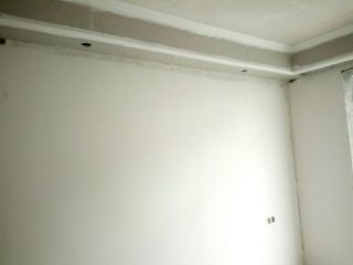 现场背景墙及隔墙施作