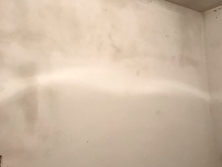 现场背景墙及隔墙施作