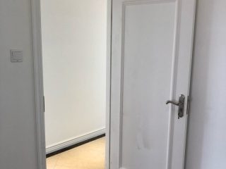 套装门、踢脚线安装