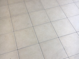 地砖铺贴及地面找平施作