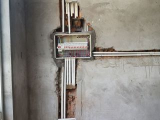 强、弱电路穿线施作