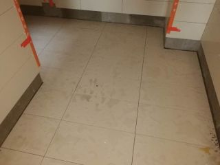 厨房、卫生间墙砖施作