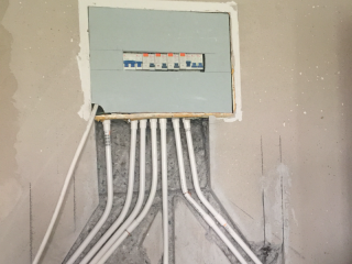 强、弱电路穿线施作