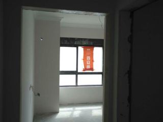 套装门、踢脚线安装