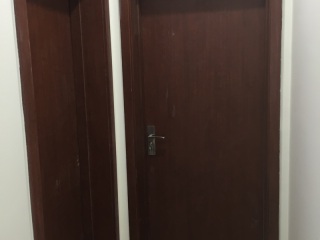 套装门、踢脚线安装