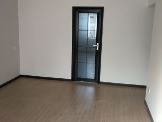 成品门及墙纸铺贴
