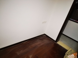 套装门、踢脚线安装