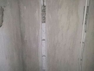 水、电管开槽施工
