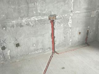 强、弱电路穿线施作