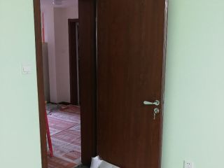 成品门及墙纸铺贴