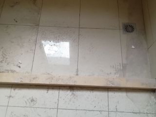 地砖铺贴及地面找平施作