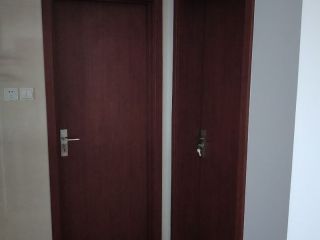 套装门、踢脚线安装