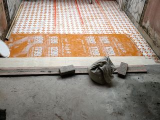 地砖铺贴及地面找平施作