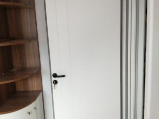 成品门及墙纸铺贴