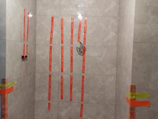 卫生间墙砖施作