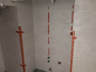 厨房、卫生间墙砖施作