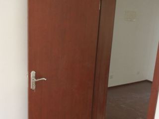 套装门、踢脚线安装