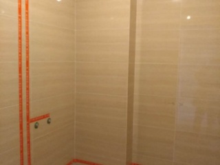 地砖铺贴及地面找平施作