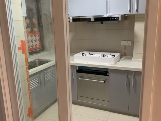 套装门、踢脚线安装