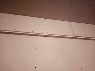 现场背景墙及隔墙施作
