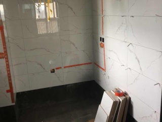 厨房、卫生间墙砖施作