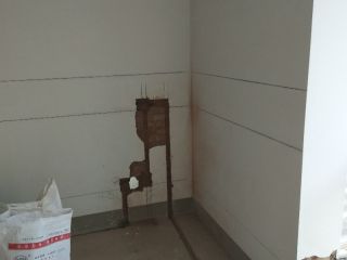 套装门、踢脚线安装