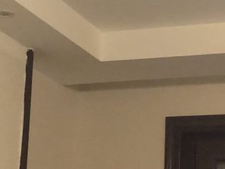 现场背景墙及隔墙施作