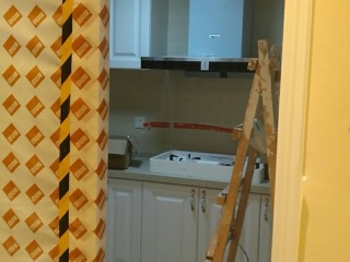 套装门、踢脚线安装