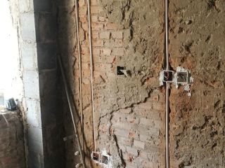 水、电管开槽施作