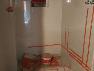 地砖铺贴及地面找平施作