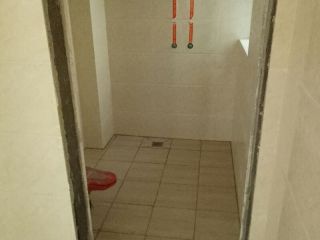 地砖铺贴及地面找平施作