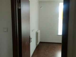 套装门、踢脚线安装