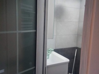 成品门及墙纸铺贴