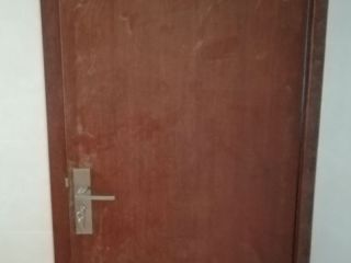 套装门、踢脚线安装