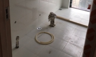 地砖铺贴及地面找平施作