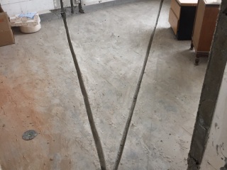 水、电管开槽施作