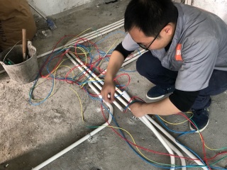 强、弱电路穿线施作