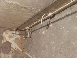 水、电管开槽施作