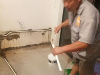 水、电管开槽施作