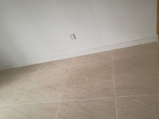 套装门、踢脚线安装