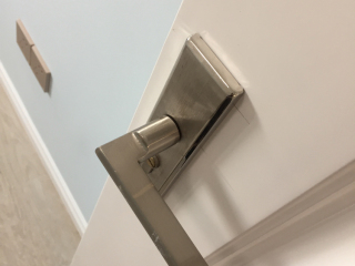 成品门及墙纸铺贴