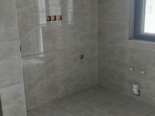 厨房、卫生间墙砖施作