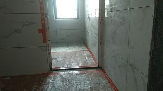 地砖铺贴及地面找平施作