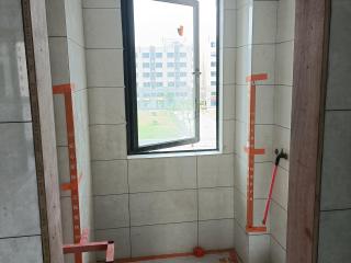 卫生间墙砖施作