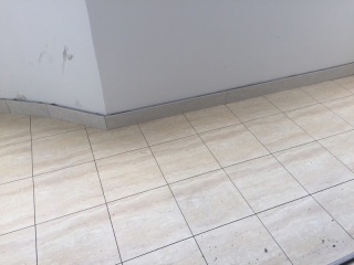 地砖铺贴及地面找平施作