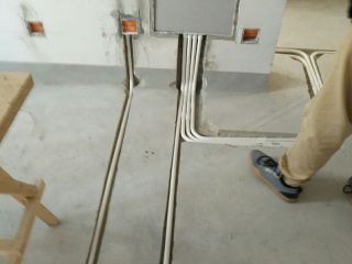 强、弱电布管穿线