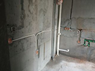 水、电管开槽施工